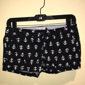 So BLACK AND WHITE ANCHOR SHORTS